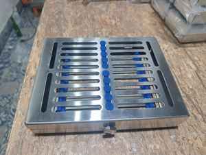 Juego de 10 Bandejas para Casetes con Cierre Giratorio de Acero Inoxidable - Product Image 2