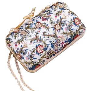Sacs à main artisanaux élégants Pochettes brodées à détails ethniques Sacs de soirée personnalisables Offre Spéciale au Canada BY LUXURY CRAFTS - Product Image 1