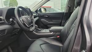 Toyota Highlander XLE FWD Automatique 2022 Sièges en Cuir Toit Ouvrant Panoramique - Product Image 2