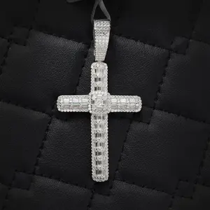 Colgante de Cruz Vintage con Moissanita de Corte Brillante Redondo de 3.56 CTW en Plata de Ley 925 para Mujer, Tishya Diamond, Regalo - Product Image 3