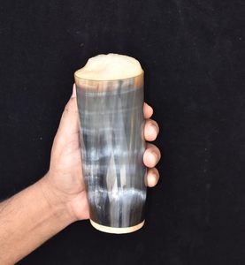 Vasos de Cuerno de Búfalo Personalizados, Cuerno Natural con Resina y Base de Madera, Estilo Vikingo - Product Image 6