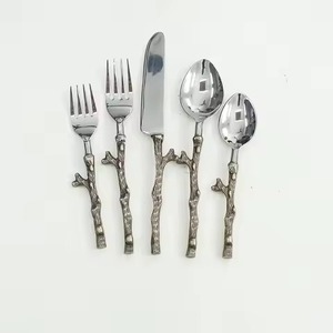 Juego de cubiertos con mango de acrílico naranja, duradero, resistente al óxido, perfecto para comidas diarias y ocasiones especiales, acero espejado - Product Image 3