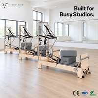 Machine de Pilates Reformer 2-en-1 demi-tourneur en acier inoxydable avec cadre en bois d'érable et logo personnalisé, pour usage en studio et salle de sport, certifiée CE ISO