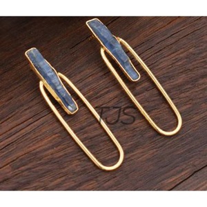 Boucles d'oreilles en laiton plaqué or 18 carats avec kyanite bleue pour femmes et filles en gros lot de bijoux boucles d'oreilles faites à la main en laiton - Product Image 1