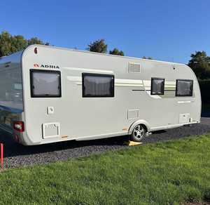 Autocaravana Económica Tipo Alcoba 2025 Renegade Valencia 38RB de Lujo Euro 3 para 4-6 Pasajeros con Piso de Aluminio y Acrílico Ajustable - Product Image 5