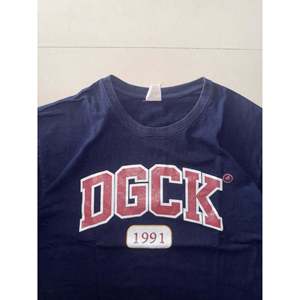 T-shirts VTG DGCK en jersey 100 % coton respirant, imprimés avec logo uni, méthode d'impression sérigraphique - Product Image 2