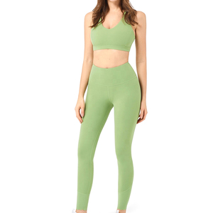 2025 vêtements de sport athlétique Yoga entraînement Fitness porter soutien-gorge femmes grande taille ensemble Yoga vêtements personnalisé Yoga ensemble femmes - Product Image 1