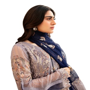 Robes Eid Robes de soirée lourdes pour femmes avec mousseline brodée Trois pièces Punjabi Costumes par Ramsha Vol A-8 Long Maxi Frock - Product Image 1