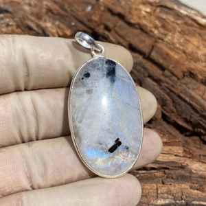 Delicado colgante de piedra lunar, plata de ley 925, piedra preciosa natural, hecho a mano, único, elegante, joyería de moda, regalo para mujeres y hombres - Product Image 3
