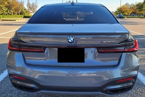 BMW M760i xDrive 2021, faible kilométrage, boîte automatique, direction souple, essence/électrique, état neuf - Product Image 4