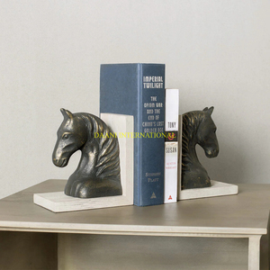 Par de sujetalibros con cabeza de caballo de aluminio, soporte de libro decorativo Vintage con Base de madera blanca, organizador de libros duradero y elegante - Product Image 6