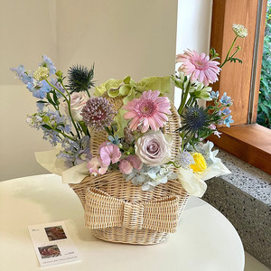 Venta al por mayor hecho a mano nuevo diseño encantador lazo ratán floreros decorativos con asas decoración del hogar cesta de flores - Product Image 4