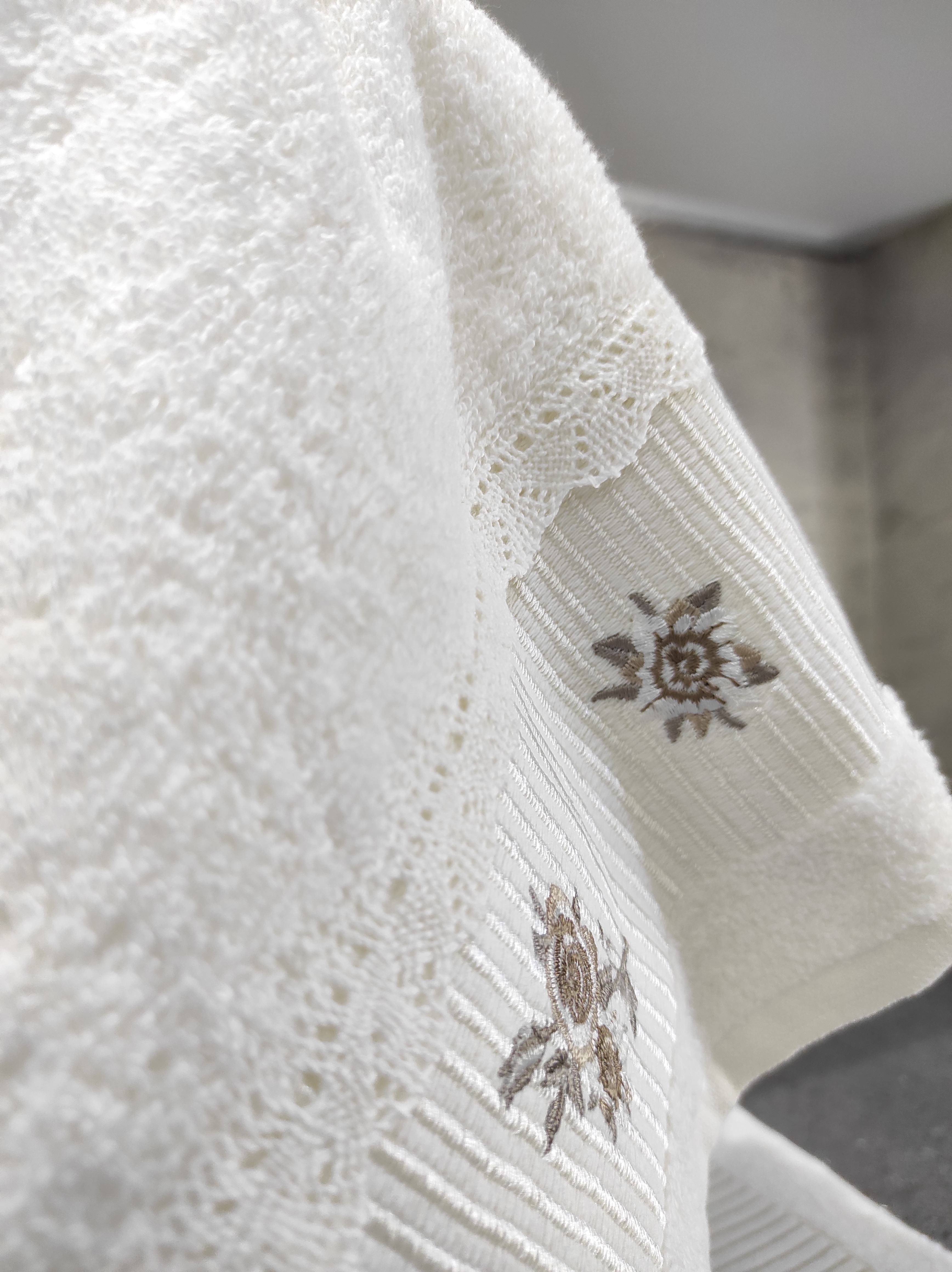 สีน้ำตาลอ่อน