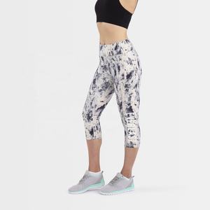 Leggings atléticos ligeros de tela de poliéster para mujer Leggings de yoga impresos sublimados - Product Image 2