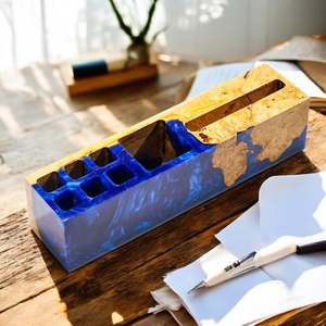 Porte-cartes carré en résine Tradebyd, élégant organisateur de bureau haut de gamme, présentoir moderne pour cartes de visite, design durable pour la vente au détail en boutique - Product Image 1