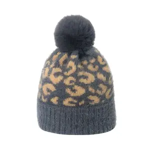 새로운 스타일의 모자 인쇄 야외 유지 따뜻한 한국어 버전 뜨개질 폼폼 모자 가을 겨울 모피 공 여성 비니 니트 H