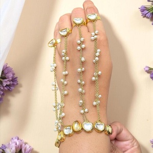 Pulsera de aspecto hermoso a la moda para mujeres y niñas, ropa tradicional elegante para funciones, colecciones de ropa para mujeres - Product Image 1