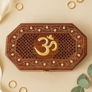 Boîte à bijoux en bois dur naturel sculptée à la main avec motifs floraux, design personnalisable pour une durabilité longue durée, pour bagues et bijoux - Product Image 6