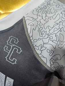 Ensemble d'uniformes de football américain pour enfants, manches courtes avec motif animal, technique de sublimation pour les saisons d'été et d'hiver - Product Image 3