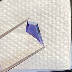 Belle 100% naturel Iolite prix de gros cerf-volant forme pierre précieuse en vrac pour la fabrication de bijoux pierre précieuse calibrée à facettes à vendre - Product Image 3