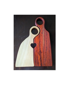 เขียงไม้ที่มีสีและขนาดที่กำหนดเองสำหรับเสิร์ฟและหั่นผักและผลไม้ - Product Image 1