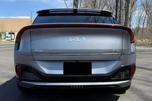 รถยนต์ SUV รุ่น 2025 GT 3L เกียร์อัตโนมัติ ขับเคลื่อนสี่ล้อ เบาะหนัง กล้องมองหลัง ยาง R18 น้ำมันเบนซิน พวงมาลัยซ้าย หลังคาพาโนรามา - Product Image 2