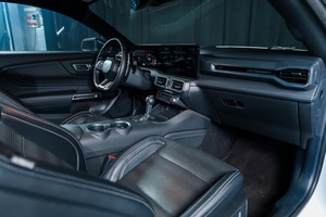 ฟอร์ด มัสแตง จีที500 ซีดาน ปี 2024 สีขาว เครื่องยนต์ 5.0-6 ลิตร V8 เทอร์โบ เบนซิน เกียร์อัตโนมัติ ไฟหน้า LED เบาะหนังสีเข้ม ยาง R17 มาตรฐานยูโร 6 สภาพใหม่/มือสอง - Product Image 2