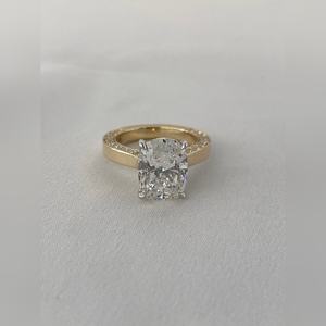 Anillo de Plata de Ley con Gema Azul Corte Cojín, Estilo Tres Piedras, Precio de Fábrica - Product Image 4