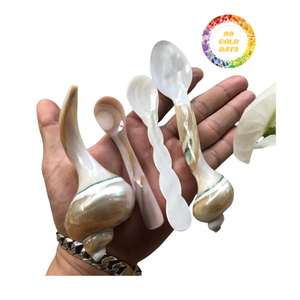 Cuillère en nacre fabriquée à la main, idéale pour le service de caviar ou la décoration de table - Product Image 4