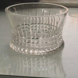 Unique moderne avec pot de classement en cire coupée au design fait main avec couvercle personnalisation disponible - Product Image 1