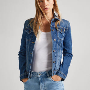 Chaqueta vaquera azul personalizada para mujer, chaqueta vaquera con bolsillos en el pecho y cierre de botones diseñada para mujer, para comodidad en todas las estaciones, venta al por mayor - Product Image 1