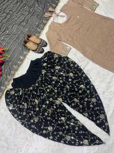 Magnifique ensemble Punjabi Salwar Kameez avec Dupatta brodé pour les fêtes d'hiver - Product Image 3