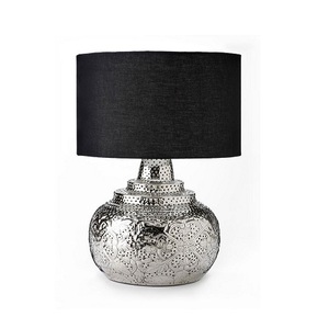 Lámpara de Escritorio de Mimbre de Estilo Rústico Hecha a Mano con Diseño Personalizado y LED Blanco Cálido para Decoración del Hogar - Product Image 1