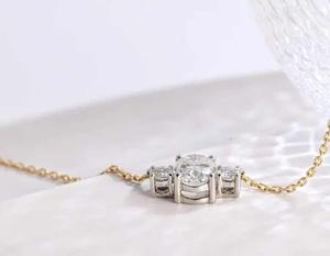 Elegante Collar con Colgante de Plata de Ley Blanca con Moissanita para Mujer, Diseño Personalizado con Aspecto de Diamante y Cadenas Delicadas, Regalo para Ella - Product Image 4