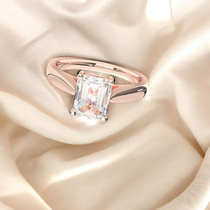 Vente en gros OEM Premium Emerald Cut 2.00 ct Lab Grown Diamond Moissanite Solitaire Bague de fiançailles en or massif - Product Image 6