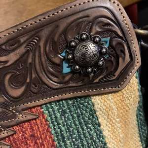 Manta de sillín de cuero occidental de alta calidad, bolso cruzado, bolso de hombro personalizable de India - Product Image 2