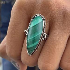 925 argent Sterling fête porter des anneaux de mode pour les femmes malachite naturelle lisse forme ovale sculpté pierre précieuse anneau taux de vrac - Product Image 3