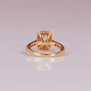 Anillo de Compromiso de Lujo con Diamante Cultivado en Laboratorio con Corte Esmeralda y Halo, Chapado en Oro de 18 Quilates, Estilo Moderno, Anillo de Regalo para Mujer - Product Image 4