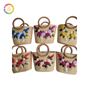 Sac en jacinthe d'eau tissé à la main-Sac de mode durable, élégant et abordable pour femme - Product Image 3