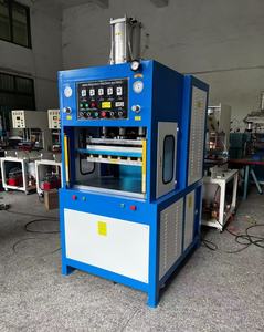 Machine de soudage HF pare-<span class=keywords><strong>soleil</strong></span> de voiture à radiofréquence 12KW - Product Image 5