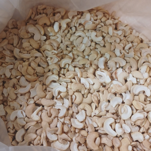 Nueces de Anacardo Kaju Baratas al por Mayor, Nueces de Anacardo Rotos SANTIGO WS LP SP Exportadas a Oriente Medio, Nueces y Granos - Product Image 1