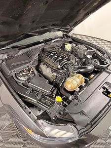 GT Coupé d'occasion Premium, boîte manuelle 6 vitesses, moteur Coyote V8 - Product Image 3