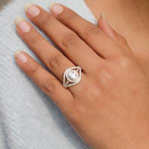 Elegante anillo de moissanita de plata delicada, elegante ovalada y ajuste de punta redonda, regalo de aniversario perfecto, joyería - Product Image 1