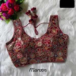 Blusa tradicional india lista para usar, blusa de trabajo de hilo bordado con patrón de Fantasía de estilo Bollywood indio para Lehenga Choli - Product Image 1