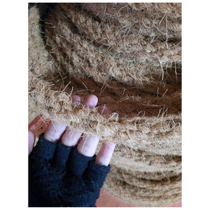 Cuerda duradera y flexible hecha de fibra de coco, perfecta para artesanías rústicas, jardinería, atado marino y exhibiciones de productos - Product Image 1