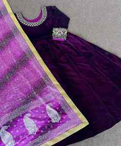 Rich Look mariée porter Kanchipuram robe avec dames indiennes femmes cousu readymade blouse bas prix en gros surat - Product Image 5