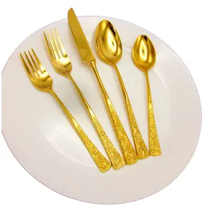 迷人的设计金属镀金闪亮抛光勺子叉刀餐具套装，适用于酒店和餐厅餐饮晚餐