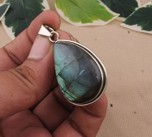 Colgante de piedras preciosas de laborita Natural hecho a mano 925 Starling plata joyería colgante mamá joyería regalo para ella - Product Image 5