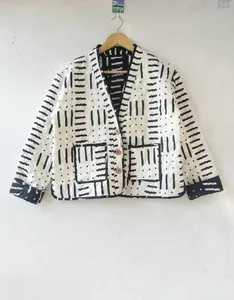 Veste d'hiver réversible en coton matelassé imprimé bloc pour femme Vêtements d'extérieur décontractés en indigo avec techniques lavées Tissu tissé court - Product Image 1