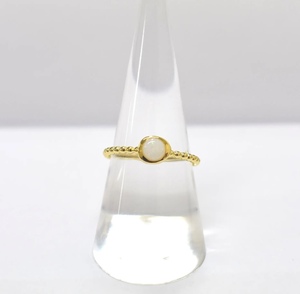 Anillo de mujer S925 chapado en oro de 14 quilates anillo de ópalo australiano natural mínimo personalizable para venta al por menor OEM ODM hecho en Tailandia - Product Image 1